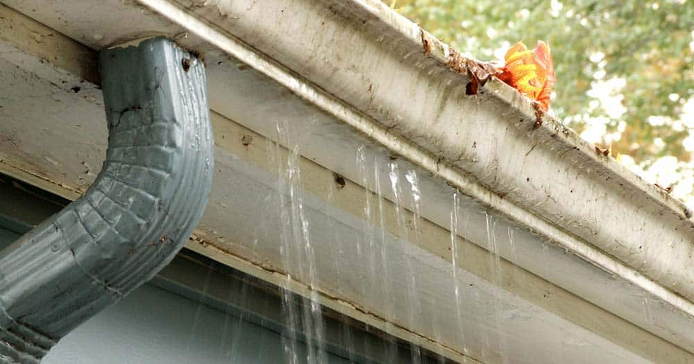 Gutter leaking water on a Minneapolis home