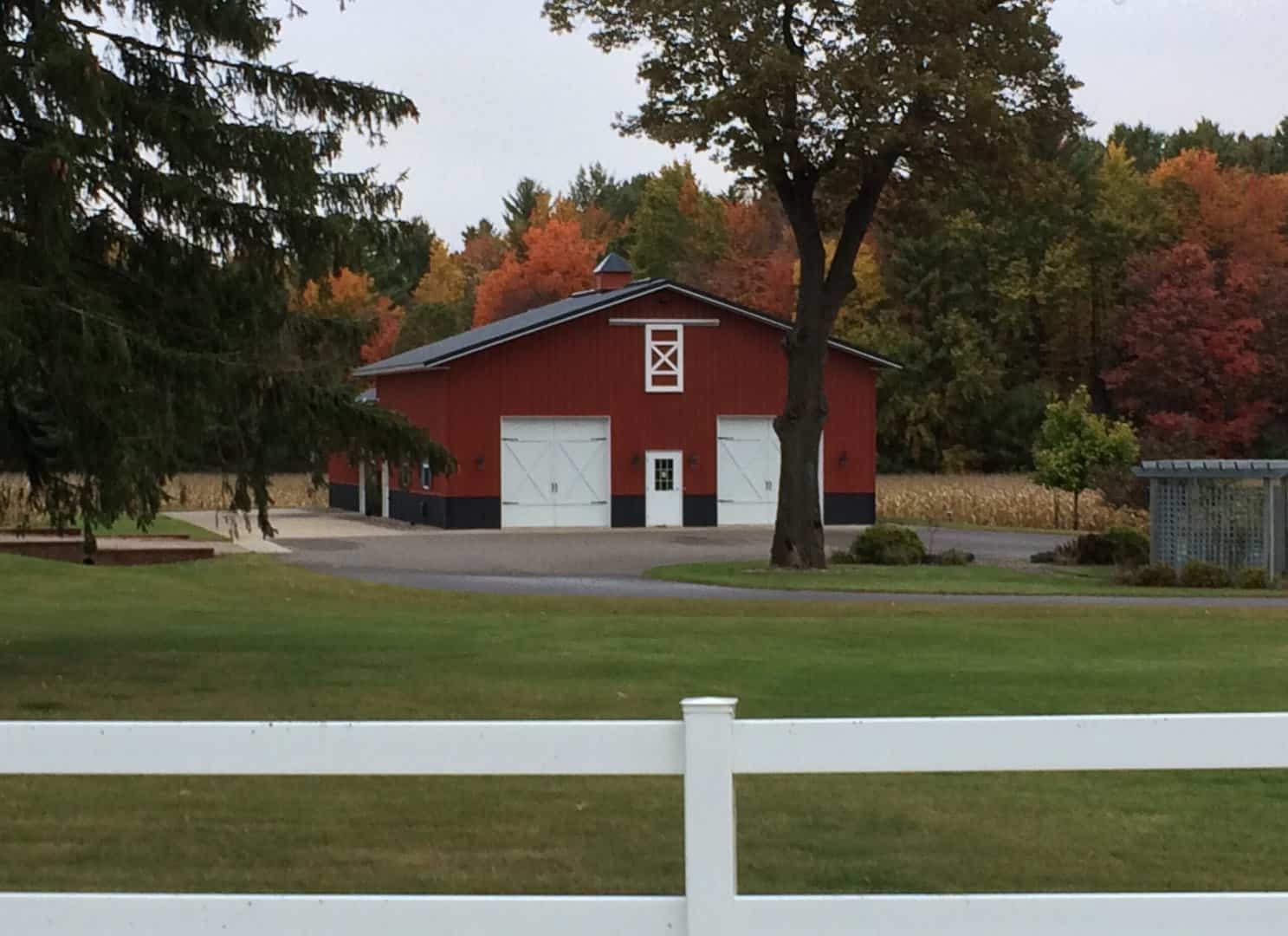 Red Barn in Minneapolis with new metal roof from minneapolis roofing company